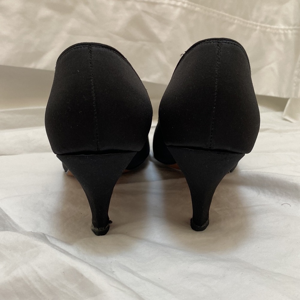 Dolce by Pierre Women’s vintage satin closed-toe heel. Size 7. - Picture 5 of 8